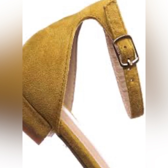 NWB forever yellow strap sandal in suede size 10 - Picture 3 of 14